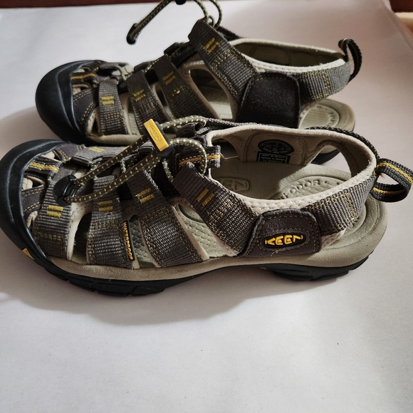 KEEN Newport H2 Sandals in Green Yellow - Picture 2 of 11